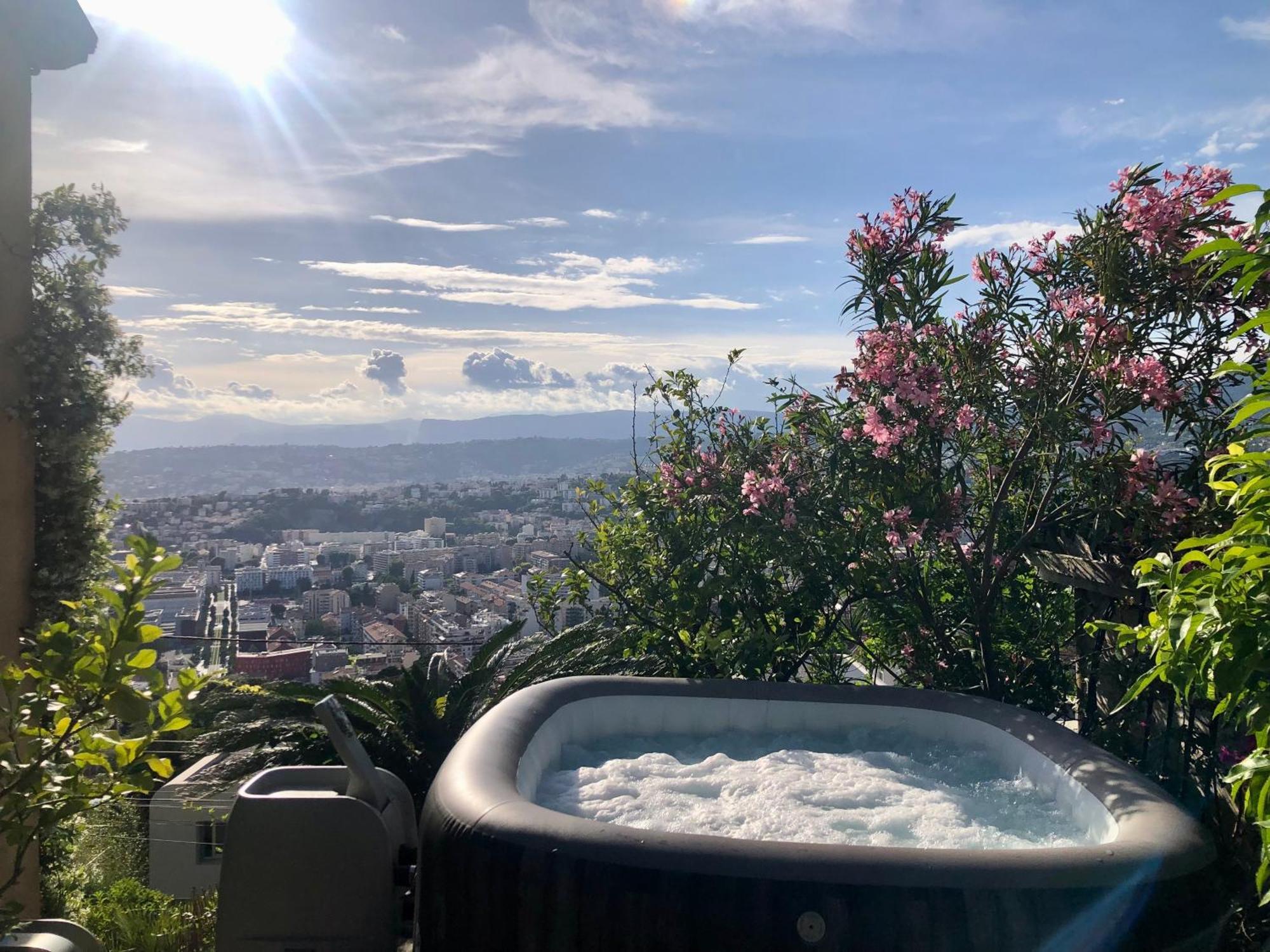 Apartment Jardin Avec Jacuzzi, Vue Et Montagne, Clim & Parking Nizza